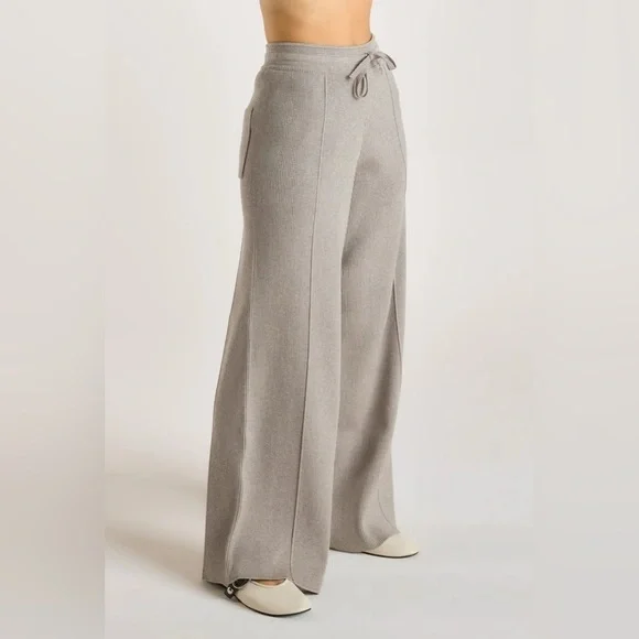Chic Wide-Leg Gray Women's Pants - Picture 4 of 11